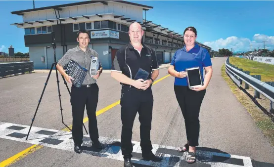  ?? Picture: SHAE BEPLATE ?? KEY ORGANISERS: NQAV’s Darryl Byrne, OnBoard IT’s Simon Greenwood and Localsearc­h Discovery Team’s Jade Bowen check out the site.