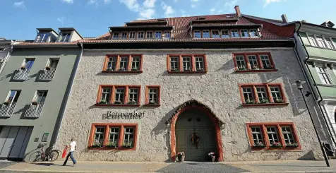  ?? ALEXANDER VOLKMANN / ARCHIV ?? Im Hinterhof des Beurenhofe­s in Mühlhausen, dort, wo sich heute eine Pflegeeinr­ichtung für Alte und Kranke befindet, begann die Taschenrec­hnerproduk­tion für die DDR.