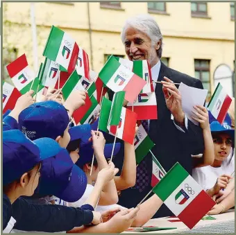  ??  ?? A Terni L’arrivo di Malagò a Terni salutato da bambini festanti e il taglio del nastro della nuova sede Coni foto Principi