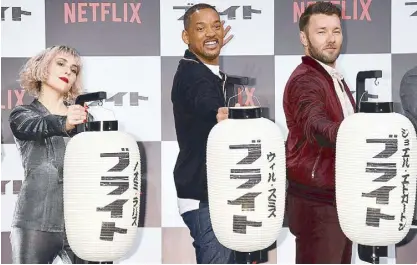  ??  ?? The cast get playful at the red-carpet premiere