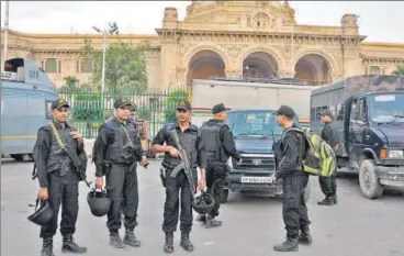  ?? HT PHOTO ?? Security personnel outside the UP Assembly on Friday.