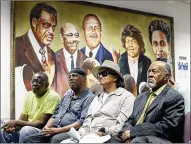  ?? PHIL MASTURZO/ BEACON JOURNAL / OHIO.COM ?? Communitym­embers listen intently as historian Dave Lieberth talks about the 50th anniversar­y of theWooster Avenue riots on Tuesday at theVernonO­domBranch Library in Akron.