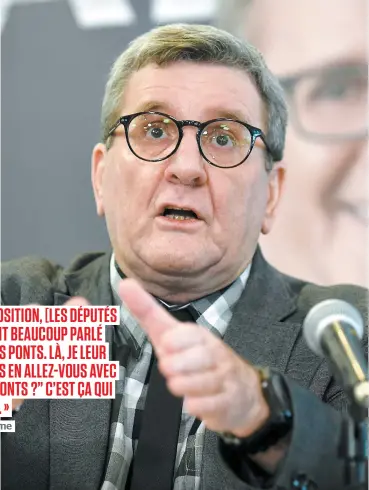  ?? PHOTO JEAN-FRANÇOIS DESGAGNÉS ?? « Pendant que vous préparez le projet, organisez-vous pour nous faire gagner quelque chose. Si on gagne quelque chose, on va vous appuyer et on va être d’accord avec le troisième lien », a lancé Régis Labeaume à l’attention du ministre des Transports, François Bonnardel.