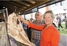  ??  ?? Judy and Chris Goodwin check out hand-dyed fashion at the artisan market at the Cobb and Co Museum.