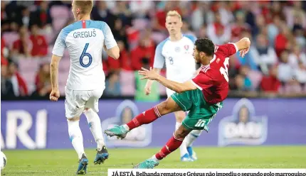  ??  ?? JÁ ESTÁ. Belhanda rematou e Grégus não impediu o segundo golo marroquino