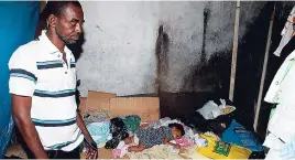  ?? LIONEL ROOKWOOD PHOTOS ?? Alvin Smalling shows the inside of the shack he now calls home.