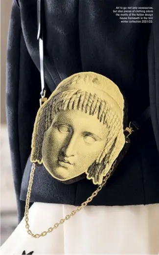  ?? ?? Art to go: not only accessorie­s, but also pieces of clothing adorn the motifs of the Italian design house Fornasetti in the fall/ winter collection 2021/22.