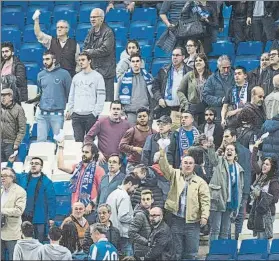  ?? FOTO: PERE PUNTÍ ?? La afición pitó al equipo Silbaron al técnico y a los jugadores