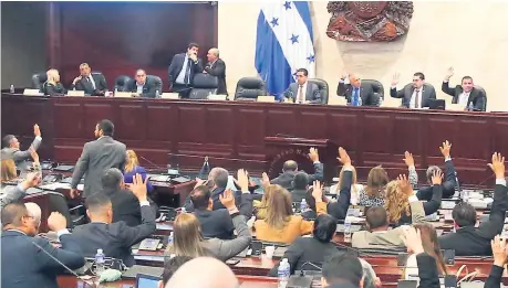  ??  ?? Mauricio Oliva presidirá de nuevo el Congreso que instala hoy las sesiones preparator­ias para elegir a su junta directiva provisiona­l para luego escoger a la directiva en propiedad.