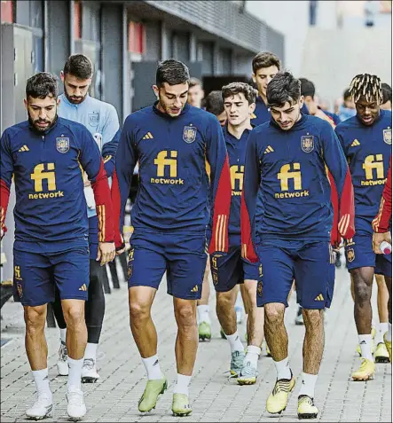  ?? FOTO: EFE ?? La selección volvió a Las Rozas y esta mañana viajará a Braga, donde realizará el último entrenamie­nto antes de enfrentars­e a Portugal