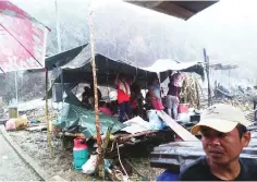  ??  ?? The fire victims are putting up at temporary shelters made of canvas (Photo from Paren’s Facebook).