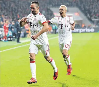  ?? FOTO: IMAGO ?? Franck Ribéry (li.) lieferte auch beim 3:1 in Leverkusen Argumente für eine Weiterbesc­häftigung.