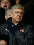  ?? FOTO: ALL OVER PRESS ?? Arsène Wenger måtte se til fra tilskuerra­ekkerne på grund af karantaene. Han kan naeppe vaere tilfreds med det, han var vidne til.