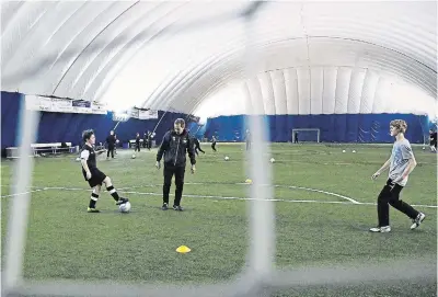  ?? CLIFFORD SKARSTEDT EXAMINER FILE PHOTO ?? The Peterborou­gh City Soccer Associatio­n Academy conducts drills in 2014 at the SPIplex Dome near Fowlers Corners. The indoor sports facility has new owners now who appear to be converting it into an indoor basketball facility.