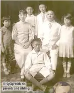  ??  ?? SyCip with his parents and siblings