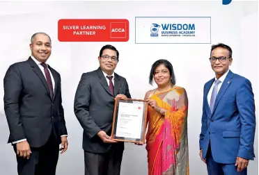  ??  ?? The ACCA Silver learning partner status certificat­e being handed over to Mr.Mallik De Silva Director Wisdom Business Academy by Ms.Nilusha Ranasinghe, Head of ACCA Sri Lanka, in the presence of Mr. Chinthaka Wijayaratn­e, Group General Manager, Wisdom Business Academy and Mr.Suren Rajakarier, Chairman, Member Network Panel, ACCA Sri Lanka.