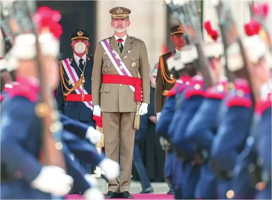  ?? EFE ?? El Rey, ayer en un desfile en el Monasterio de El Escorial