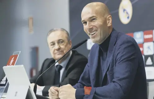 ??  ?? 0 Zinedine Zidane, flanked by club president Florentino Perez, announces his departure from Real Madrid yesterday.