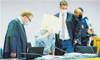  ?? FOTO: UWE ANSPACH/DPA ?? Der Angeklagte im Prozess um drei Paketbombe­n wurde aus der Haft entlassen.