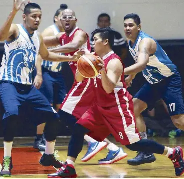  ?? joven cagande ?? Niño Marquez of MediaQuest drives against Arnold Basillo of Maynilad in the 2016 MVP Olympic basketball tournament at the Meralco compound in Pasig.