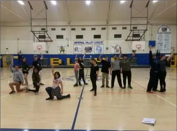  ?? PHOTO RYAN RIGNEY ?? actors in the upcoming “newsies” production practice during a blocking rehearsal at Brawley High School.