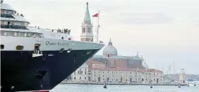  ?? Ansa ?? Davanti a San Marco La nave da crociera Queen Victoria della Cunard in uno dei suoi passaggi nella Laguna di Venezia