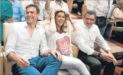  ?? RAÚL CARO / EFE ?? Pedro Sánchez y Susana Díaz coincidier­on ayer por vez primera en la campaña del 24-M