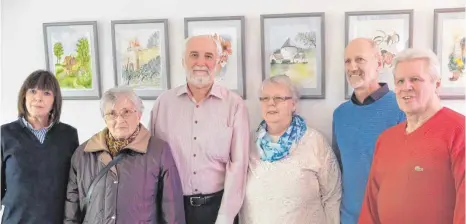  ?? FOTOS: EHK ?? Zeigen ihre Bilder: Rosemarie Timmerherr­m, Elisabeth Bittner, Walter Hochdorfer, Monika Hecht, Otto Reischmann und Bruno Braunger.