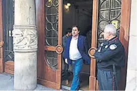  ?? (AP) ?? Se quedó en Barcelona. El vice destituido de la Generalita­t y líder de Esquerra Republican­a, Oriol Junqueras, pasó por su despacho a la tarde.