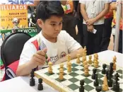  ??  ?? ang pansin sa chess wiz kid na si Fide Master Alekhine “Bbking” Nouri ng Far Eastern University-FERN, Diliman chess team.