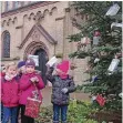  ?? FOTO: PRIVAT ?? Kinder der Lernoase schmückten den Tannenbaum in Lintorf.