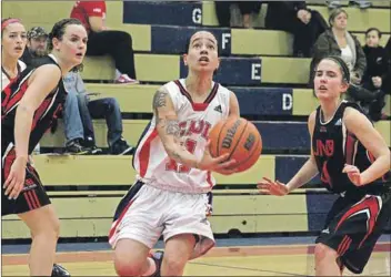  ?? – John DeCoste, www.kingscount­ynews.ca ?? The newest Axewoman, Paloma Anderson, led all scorers Jan. 30 with 23 points for Acadia. The Axewomen picked up their second straight win with a 77-72 victory over UNB.