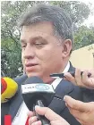  ??  ?? Édgar López fue reelecto en el Consejo Nacional de Pdtes. de Seccionale­s. No estuvieron representa­ntes de Asunción.