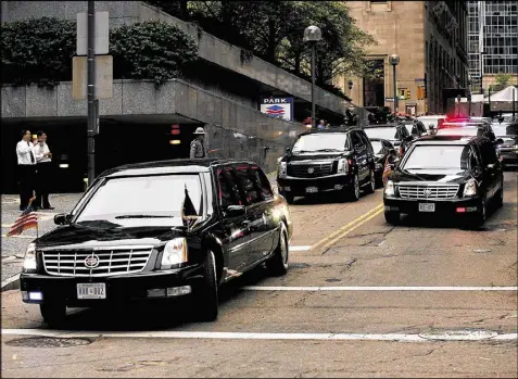  ?? KEVIN LORENZI /BLOOMBERG ?? A motorcade transports President Barack Obama at the Group of 20 summit in Pittsburgh, Pennsylvan­ia, on Sept. 24, 2009. Such cars are used by the State Department’s diplomatic security branch, which stands accused of mismanagin­g its fleet of armored...