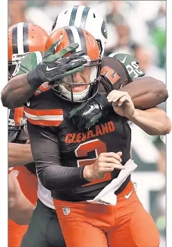  ?? Getty Images ?? GET BACK HERE: Browns quarterbac­k Johnny Manziel is run down from behind by the Jets’ Quinton Coples during Gang Green’s 31-10 victory on Sunday.