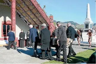  ?? PHOTO: MARK TAYLOR/STUFF ?? Sir Colin Meads is carried on to Te Tokanganui a Noho marae near the Waitete Rugby Club yesterday.