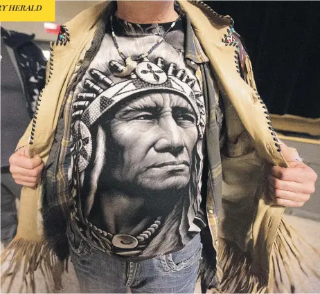  ?? CHRISTINNE MUSCHI / NATIONAL POST ?? Robin Robichaud shows his T-shirt after a recent meeting of the Wobtegwa aboriginal community in Sherbrooke, Que.