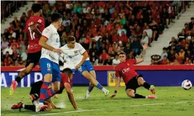  ?? Albert Gea/Reuters ?? Fermín López scores Barcelona’s second-half equaliser against Real Mallorca. Photograph: