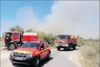  ??  ?? Arrivée des camions de lutte contre l’incendie. Photo SDIS66.