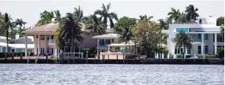  ?? MATIAS J. OCNER mocner@miamiheral­d.com ?? Homes, like these off Lake Santa Barbara in Pompano Beach, are going for a premium in this strong market.
