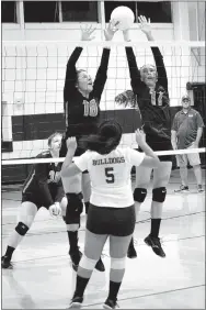  ?? Photo by Mike Eckels ?? After a spike by Decatur’s Mathline Jesse (5), Gravette’s Haley Dawson (18) and Sally Bird (17) make a successful block during the volleyball match on Oct. 3.