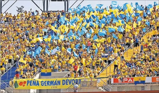  ??  ?? ESTADIO. La afición de Las Palmas, desencanta­da con el club y los altos precios, no acude como debería al Estadio de Gran Canaria.