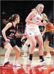  ?? Alex Eller ?? Kassidy Cyboron of Broken Bow drives to the hoop during the first half vs North Bend. She finished the game with three points.