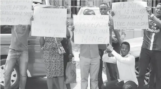  ?? PHOTO ?? INEC Adhoc staff protest over unpaid wages at INEC office in Yaba, Lagos yesterday.
NAN