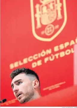  ?? JUANJO MARTÍN / EFE ?? Aymeric Laporte, en su atención a la prensa ayer lunes.