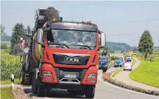  ?? FOTO: STEFFEN LANG ?? Im vergangene­n Jahr wurde der Fahrbahnbe­lag der B 465 zwischen Brugg und Diepoldsho­fen eneuert.