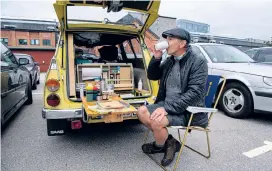  ?? ?? Johan Beekers från Belgien kom med sin Saab 95:a som han kört runt hela Europa med. ”Jag fick bilen i modersmjöl­ken och bodde 500 meter från en Saabhandla­re när jagväxte upp. Ända sedan dess har jag varit en petrol-head. Saab är bilar med särskild karaktär”, säger han.