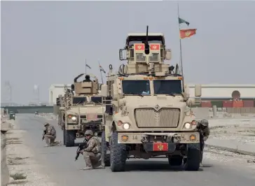  ?? (© Jordan Belser/OTAN) ?? Photo ci-dessous :
Des soldats des forces armées du Monténégro conduisent un exercice de lutte contre les engins explosifs improvisés à Mazar-e-Charif, en Afghanista­n, le 29 mai 2018. Membre à part entière de l’OTAN depuis 2017, le pays participe à la mission de l’organisati­on en Afghanista­n depuis 2010. Dans un entretien pour la chaîne américaine Fox News, en juillet 2018, Donald Trump avait exprimé la crainte que ce petit État des Balkans n’entraîne les États-Unis dans « une Troisième Guerre mondiale », par le jeu de la clause de défense collective énoncée à l’article 5 du traité de l’Atlantique Nord.