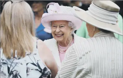  ?? PICTURES: JANE BARLOW. ?? ALL SMILES: The Queen meets guests at the Palace of Holyroodho­use in Edinburgh, where she hosted a garden party yesterday.