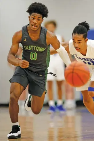  ?? STAFF FILE PHOTO ?? East Hamilton’s Darwin Randolph (0) hustles after the ball against Cleveland at Cleveland High School’s Raider Arena on Jan. 10.